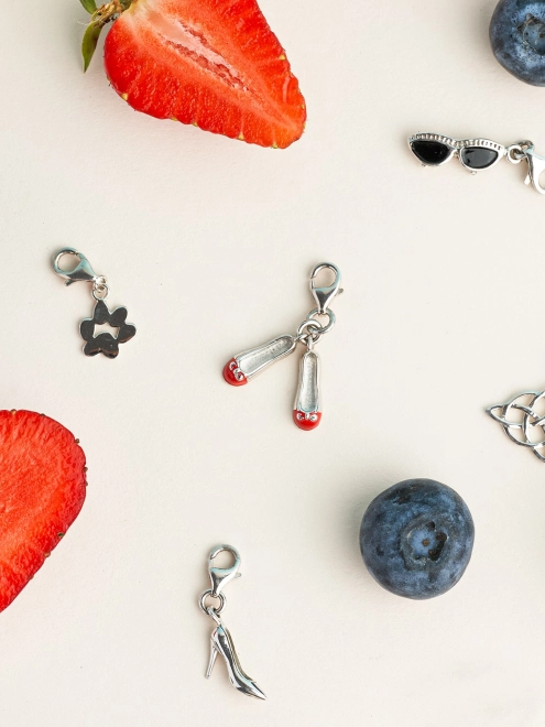 Шарм серебряный Балетки Youko с эмалевым носком на браслет