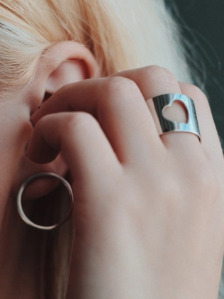 Каблучка срібна Серце широке Youko 2