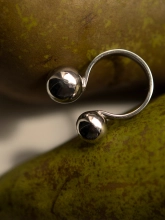 Каблучка срібна Дві Сфери 12 і 10 мм Youko