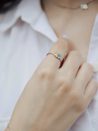 Кольцо серебряное Два сердца Youko с эмалью желто-голубой 2