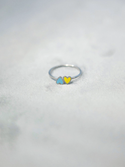 Каблучка срібна Два серця Youko з емаллю жовто-блакитною