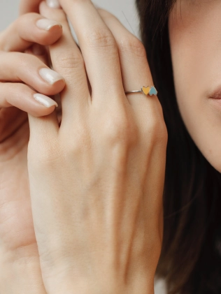 Кольцо серебряное Два сердца Youko с эмалью желто-голубой 2