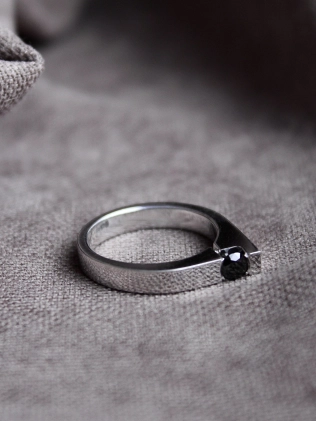 Каблучка срібна Геометрія з Оніксом Youko 2