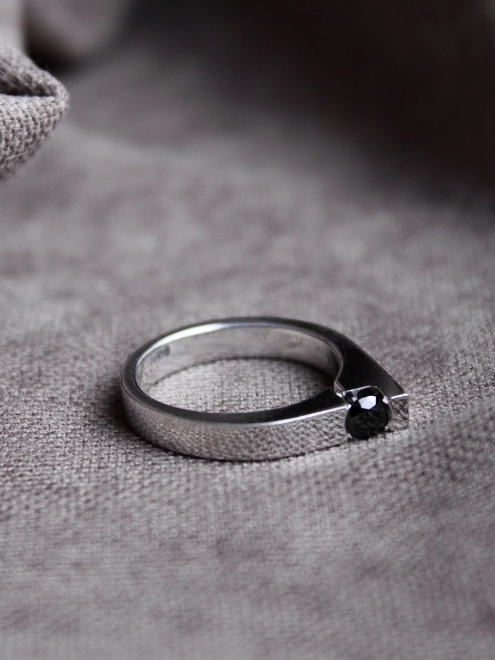 Кольцо серебряное Геометрия с Ониксом Youko