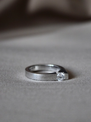 Каблучка срібна Геометрія з Оніксом Youko 2