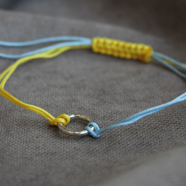 Браслет серебряный Круг Youko желто-голубой шнур