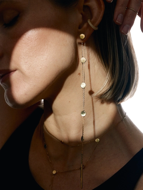 Моно серьга длинная Монеты с бруском в позолоте Youko