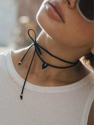 Набор Сердце Вытянутый кожаный шнур + серьги черная эмаль Youko 2