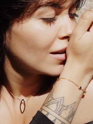 Браслет серебряный Кубики на якорной цепочке Youko желтая позолота 2