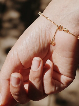 Браслет серебряный Кубики на якорной цепочке Youko желтая позолота 2